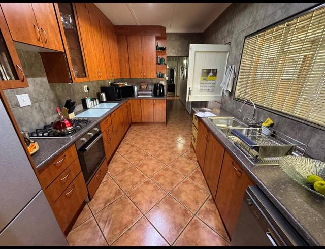 3 BEDROOM HOUSE FOR SALE IN BIRCHLEIGH
